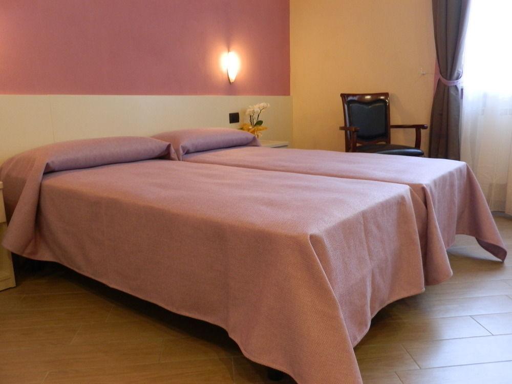 Affittacamere Serena Piacenza Dış mekan fotoğraf